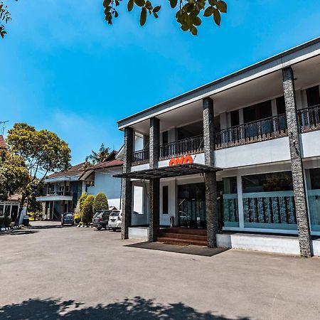 Super Oyo 686 Bunga Karang Hotel Bekasi Zewnętrze zdjęcie