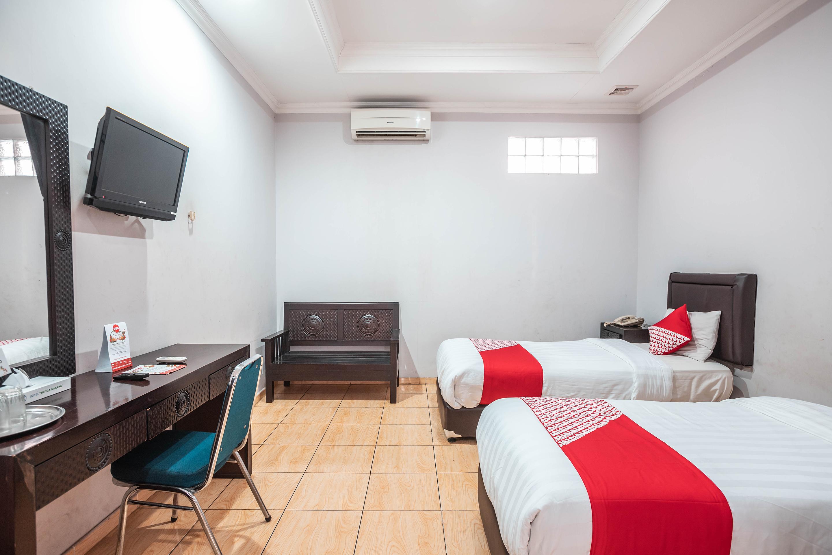 Super Oyo 686 Bunga Karang Hotel Bekasi Zewnętrze zdjęcie