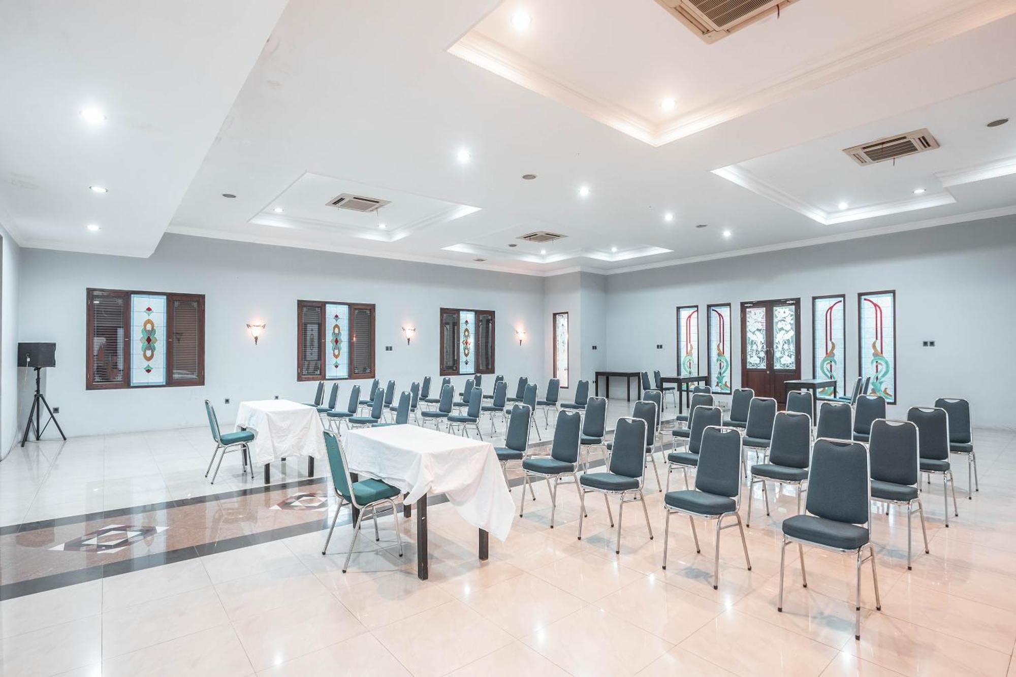 Super Oyo 686 Bunga Karang Hotel Bekasi Zewnętrze zdjęcie