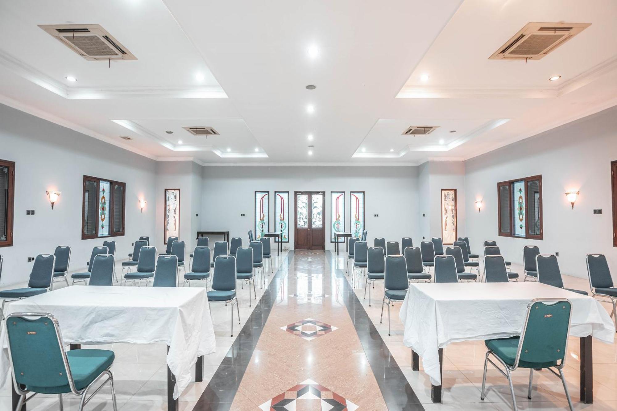 Super Oyo 686 Bunga Karang Hotel Bekasi Zewnętrze zdjęcie