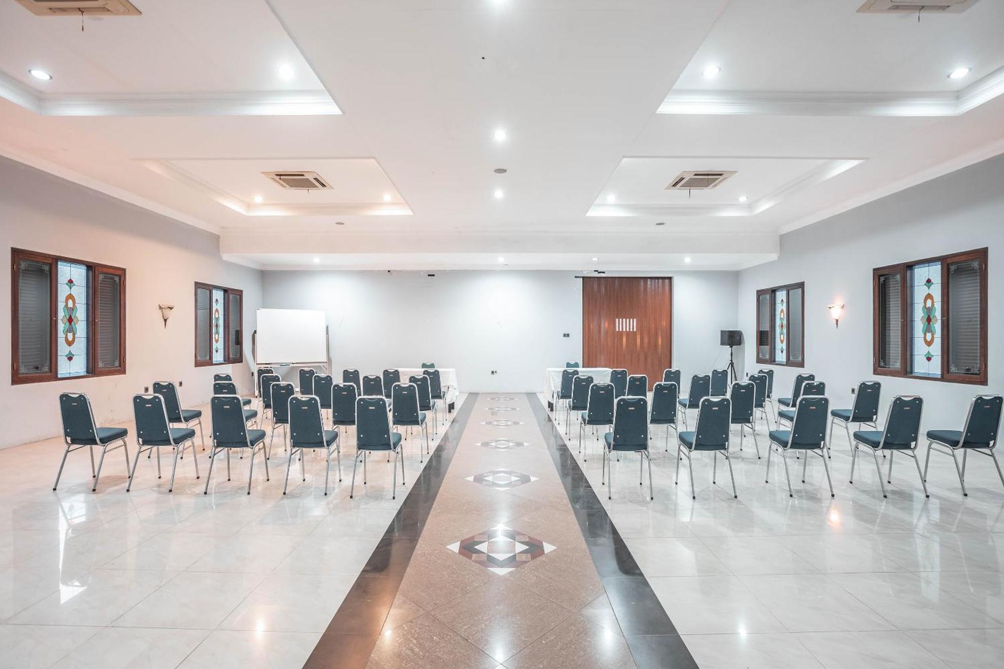 Super Oyo 686 Bunga Karang Hotel Bekasi Zewnętrze zdjęcie