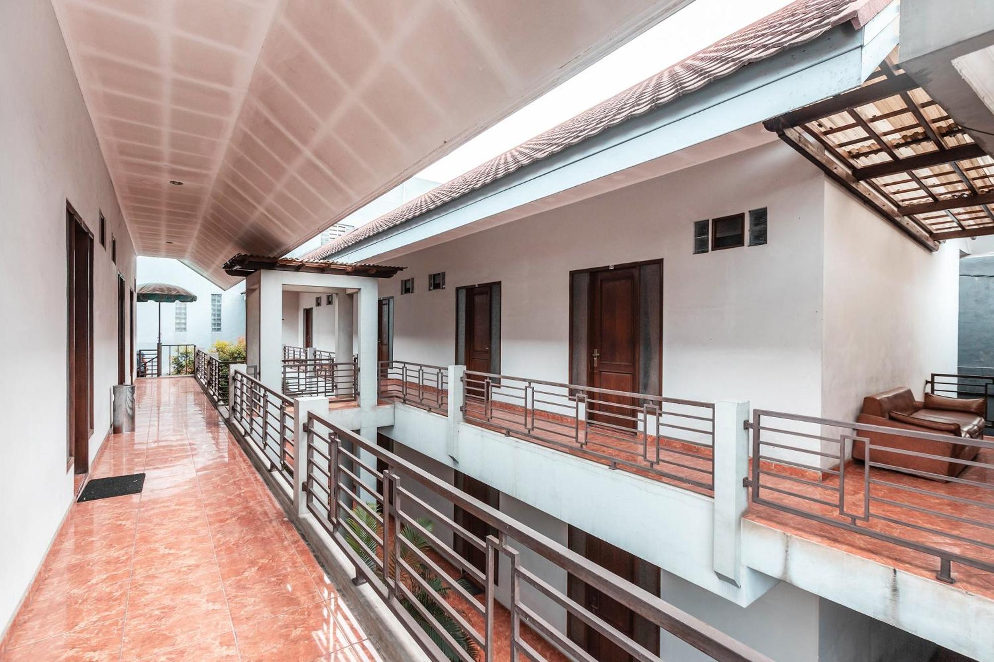 Super Oyo 686 Bunga Karang Hotel Bekasi Zewnętrze zdjęcie